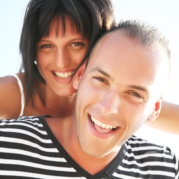 young-couple-having-fun